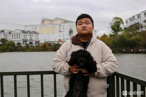 ”兄弟们这是我最近节食减肥开始反弹