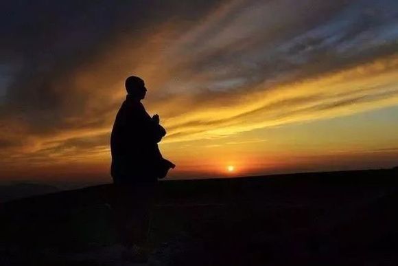 ”后悔是活在过去，忏悔是为了未来！