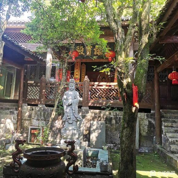 ”说一下个人经历及戒色见解。