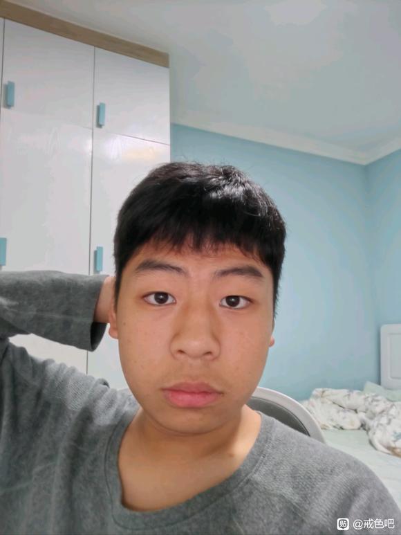 ”家人们我是不是特别丑，，