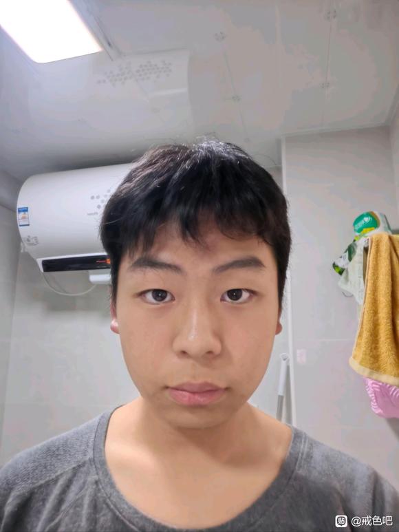 ”家人们我是不是特别丑，，