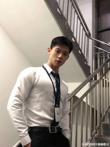 ”款款下楼#戒色吧