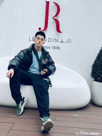 ”原来是个肌肉男#戒色吧