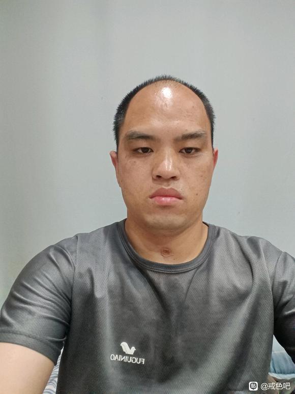 ”各位我是不是很难看？