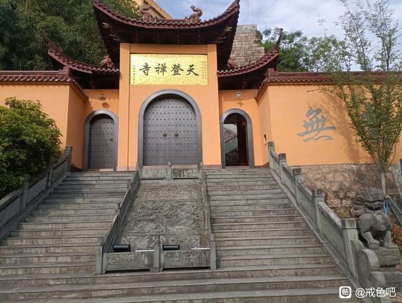 ”考完之后，18岁的我选择住在寺庙里
