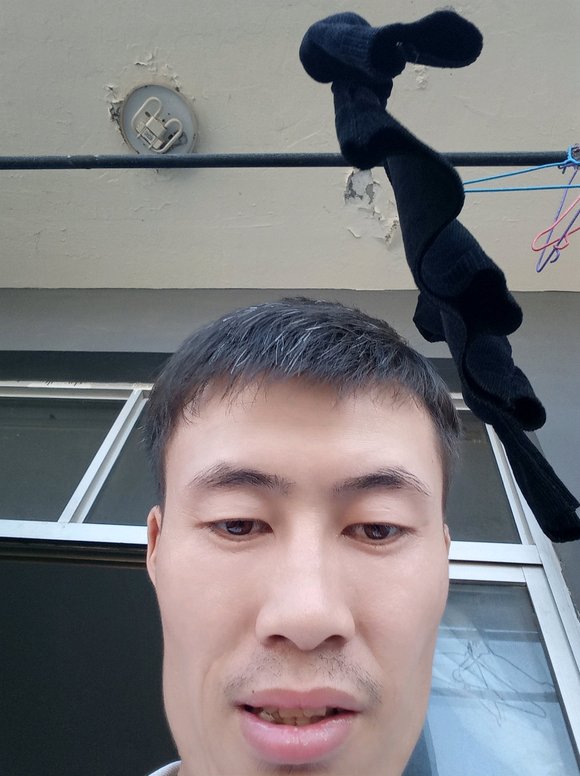 ”大家好，我是@云LOVE杨,90年生人，今年29岁，因为照片