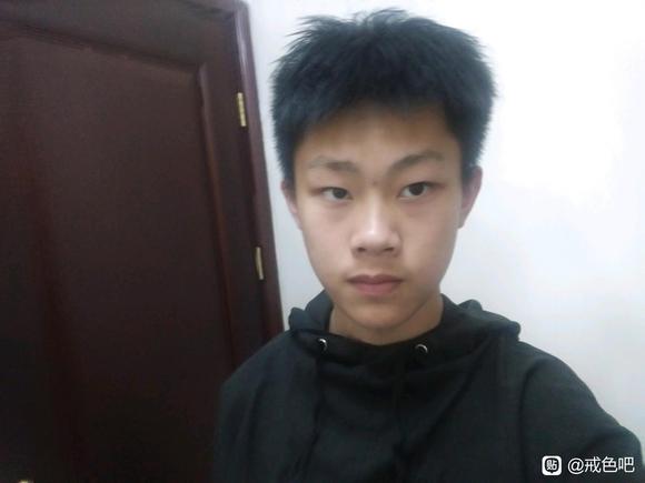 ”这是我手艺前后的外貌变化，警示大家