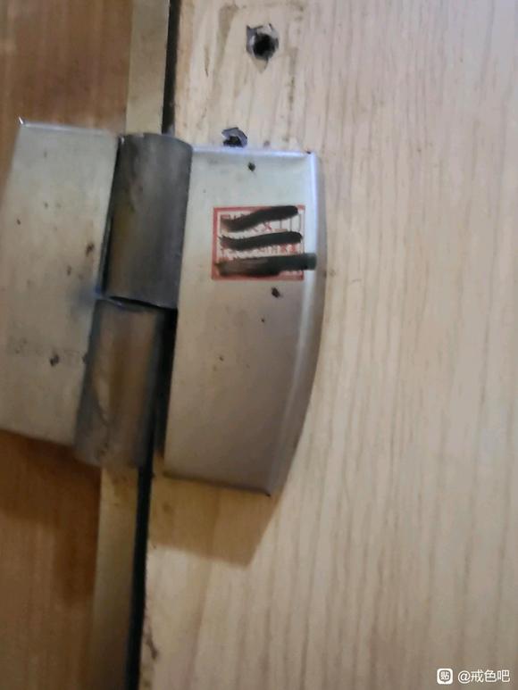 ”去除商场邪淫广告害人不浅