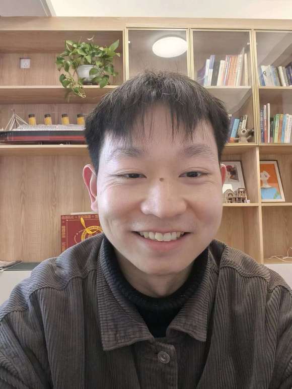 ”自我成长后的自我对比。5年半的变化，我自己都笑了~