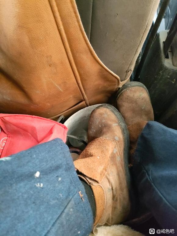 ”今年的第一天干活儿，虽然有症状但是还要坚持