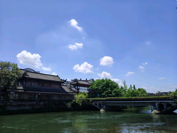 ”独处无聊最容易破