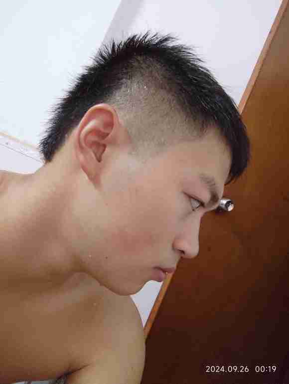 ”戒色第二天兄弟为我加油