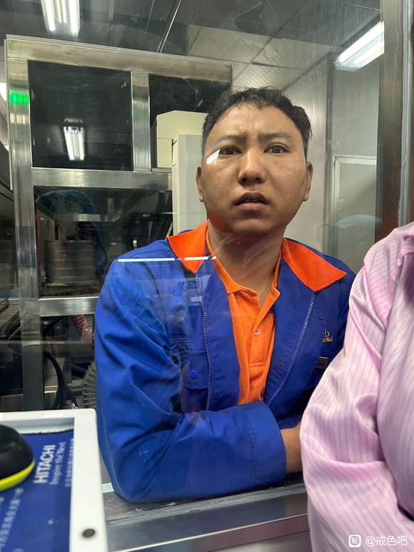 ”浓的白的8分钟内化成透明正常吗