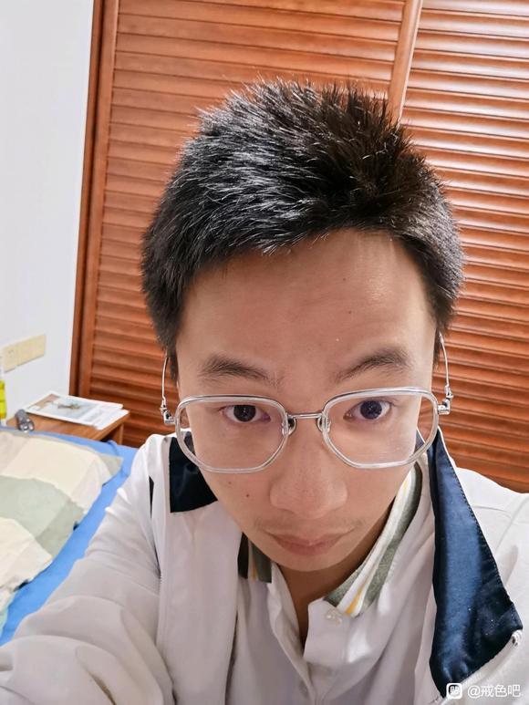 ”本人想过高考结束后要做的很多事情，就是没想到第一天就又败给心魔